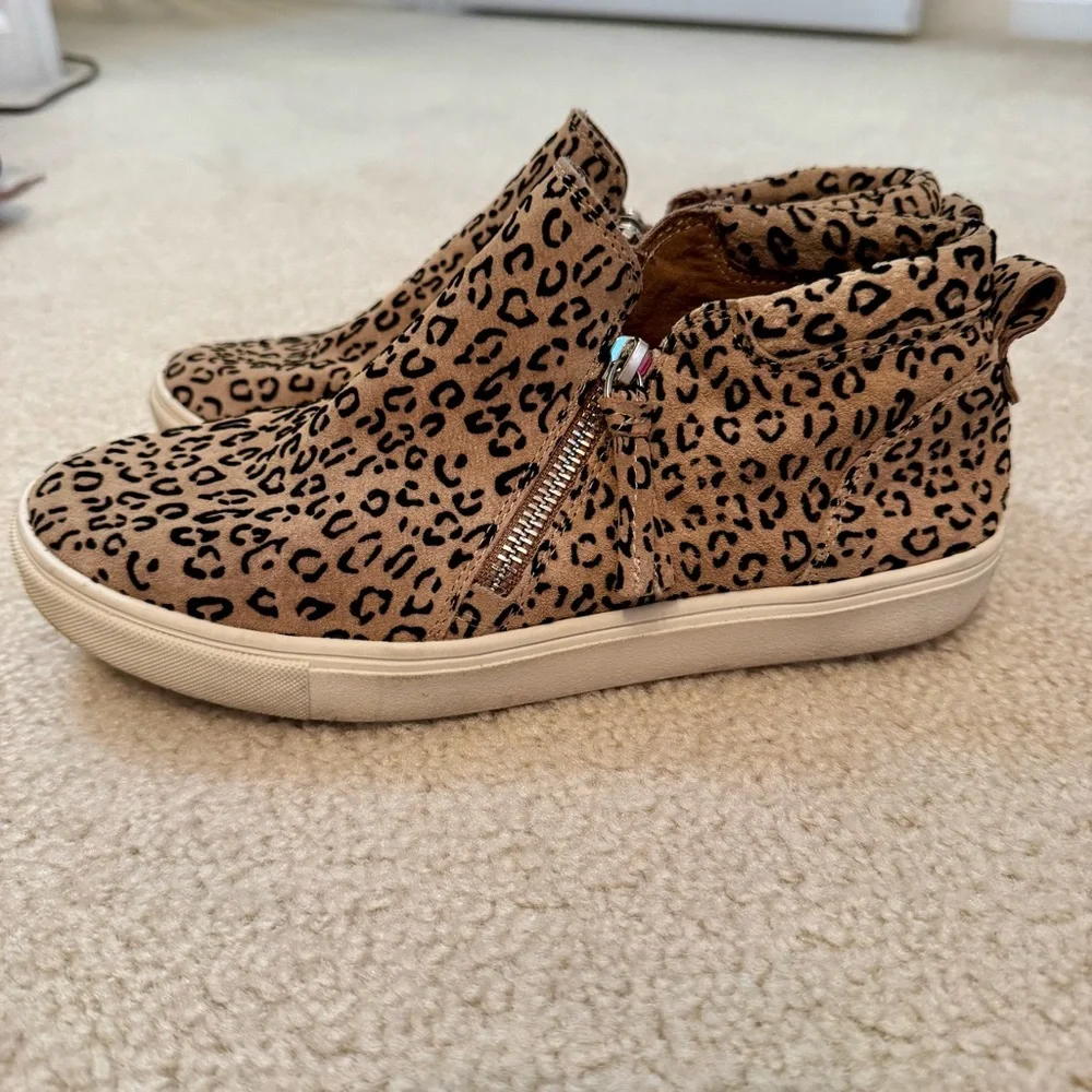 $148 Gianni Bini Genuine Leather Double Zip Leopard Print Sneakers 8